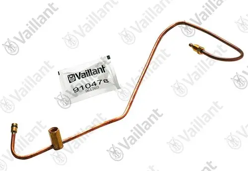 Kupferne Steuerleitung von Vaillant mit zwei Anschlussstücken, in gebogener Form. Verpackung mit Artikelnummer in transparentem Beutel im Hintergrund sichtbar.